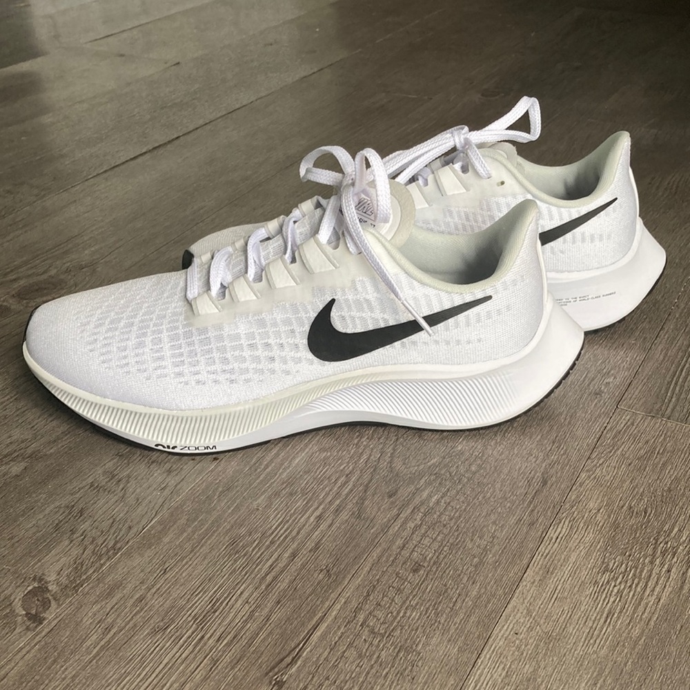 Like New Women’s Nike Air Zoom Pegasus 37 Running Shoes - Picture 2 of 16